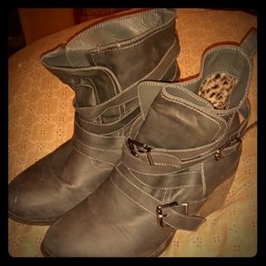 Grey boots